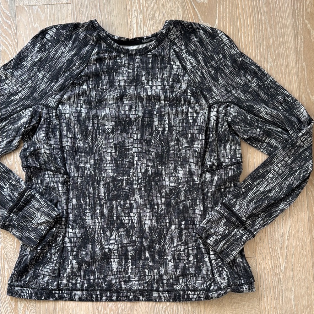 lululemon athletica Black and White Long Sleeve Crew
